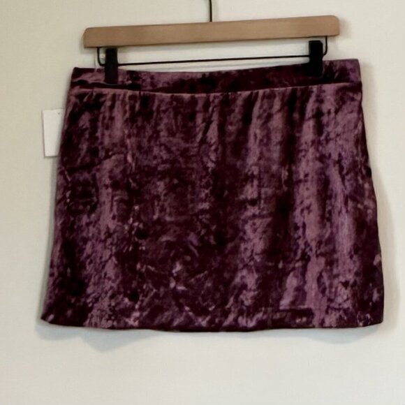 NEW Abound by Nordstrom Velvet Pull-on Mini Skirt with Slit - Large - Picture 6 of 6